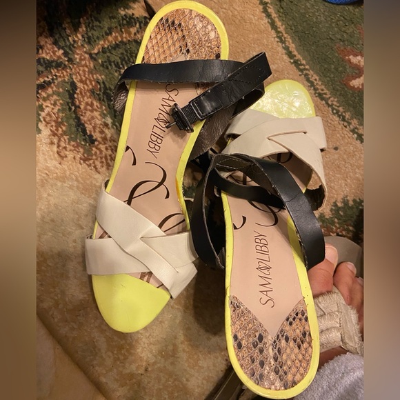 Sam & Libby color block wedge shoe with open toe with ankle strap size 9 - Picture 3 of 15